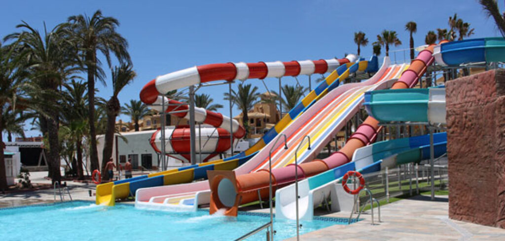 Hotel con toboganes en Roquetas en Almería