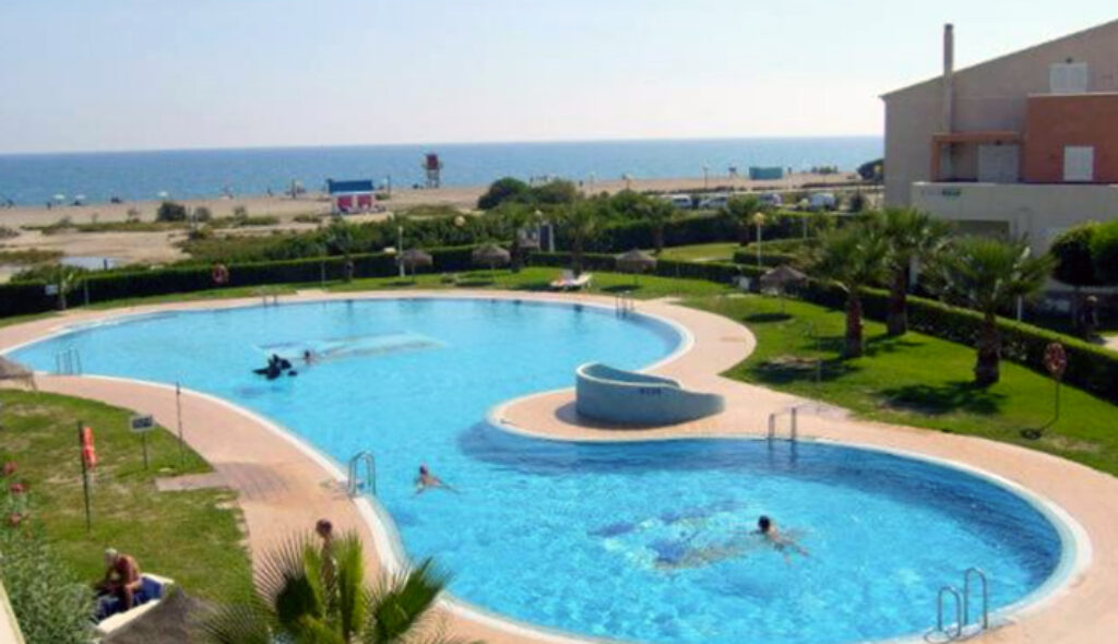 Hotel nudista con piscina en Vera - España